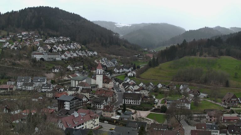 Dieses Bild zeigt eine Webcam-Aufnahme von Ottenhöfen, aufgenommen am Samstag, den 28.03.2026 um 13:00 Uhr