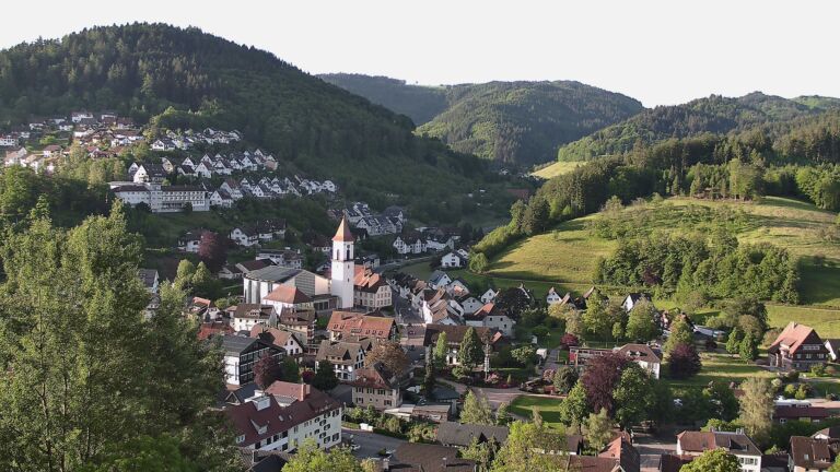 Dieses Bild zeigt eine Webcam-Aufnahme von Ottenhöfen, aufgenommen am Dienstag, den 19.05.2026 um 07:10 Uhr