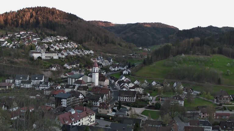 Dieses Bild zeigt eine Webcam-Aufnahme von Ottenhöfen, aufgenommen am Mittwoch, den 08.04.2026 um 19:50 Uhr