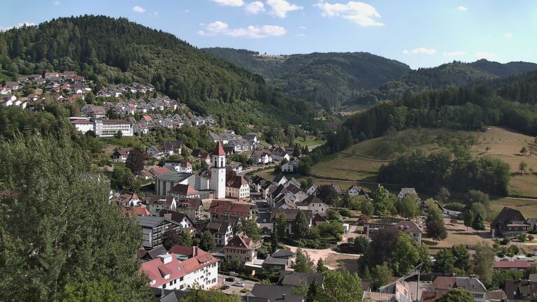 Dieses Bild zeigt eine Webcam-Aufnahme von Ottenhöfen, aufgenommen am Mittwoch, den 29.07.2026 um 17:00 Uhr
