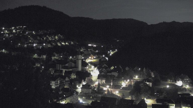 Dieses Bild zeigt eine Webcam-Aufnahme von Ottenhöfen, aufgenommen am Montag, den 04.05.2026 um 04:30 Uhr