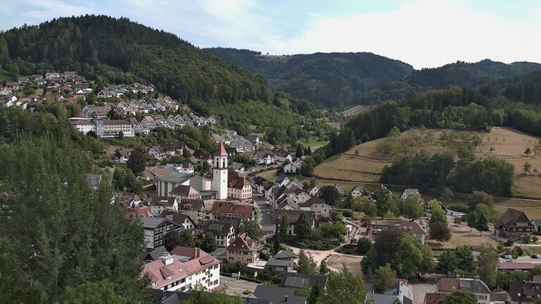 Dieses Bild zeigt eine Webcam-Aufnahme von Ottenhöfen, aufgenommen am Samstag, den 15.08.2026 um 16:10 Uhr