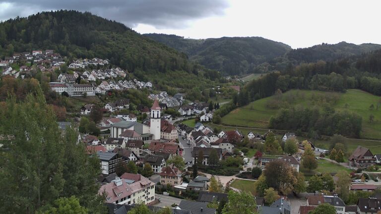 Dieses Bild zeigt eine Webcam-Aufnahme von Ottenhöfen, aufgenommen am Samstag, den 24.10.2026 um 14:00 Uhr