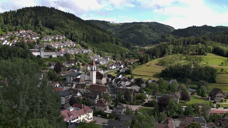 Dieses Bild zeigt eine Webcam-Aufnahme von Ottenhöfen, aufgenommen am Mittwoch, den 10.06.2026 um 17:20 Uhr