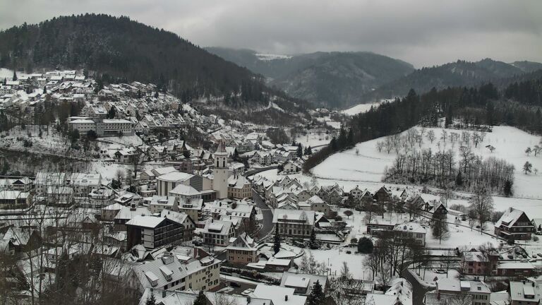 Dieses Bild zeigt eine Webcam-Aufnahme von Ottenhöfen, aufgenommen am Dienstag, den 06.01.2026 um 12:40 Uhr