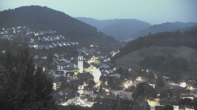 Dieses Bild zeigt eine Webcam-Aufnahme von Ottenhöfen, aufgenommen am Montag, den 17.08.2026 um 05:40 Uhr