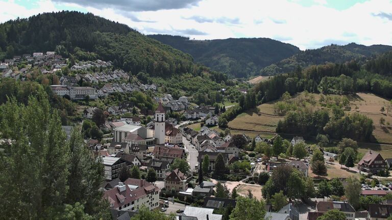 Dieses Bild zeigt eine Webcam-Aufnahme von Ottenhöfen, aufgenommen am Mittwoch, den 19.08.2026 um 12:30 Uhr