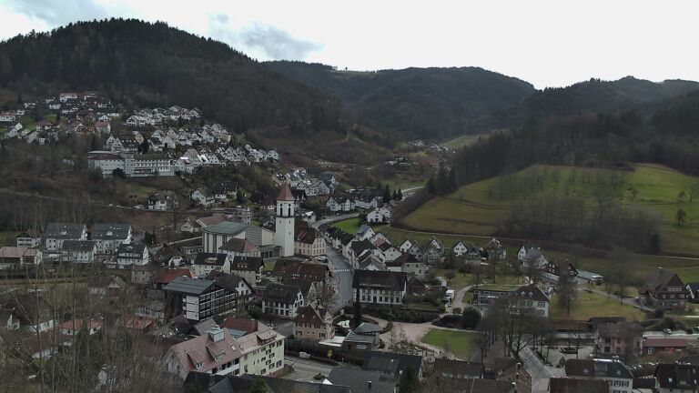 Dieses Bild zeigt eine Webcam-Aufnahme von Ottenhöfen, aufgenommen am Freitag, den 13.02.2026 um 13:20 Uhr