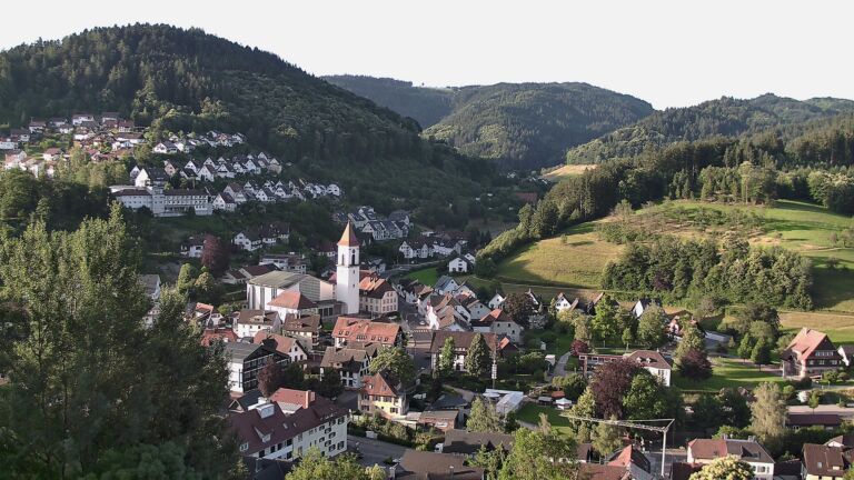 Dieses Bild zeigt eine Webcam-Aufnahme von Ottenhöfen, aufgenommen am Donnerstag, den 18.06.2026 um 06:50 Uhr