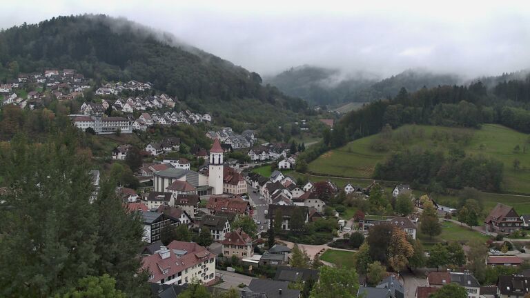 Dieses Bild zeigt eine Webcam-Aufnahme von Ottenhöfen, aufgenommen am Sonntag, den 18.10.2026 um 17:40 Uhr