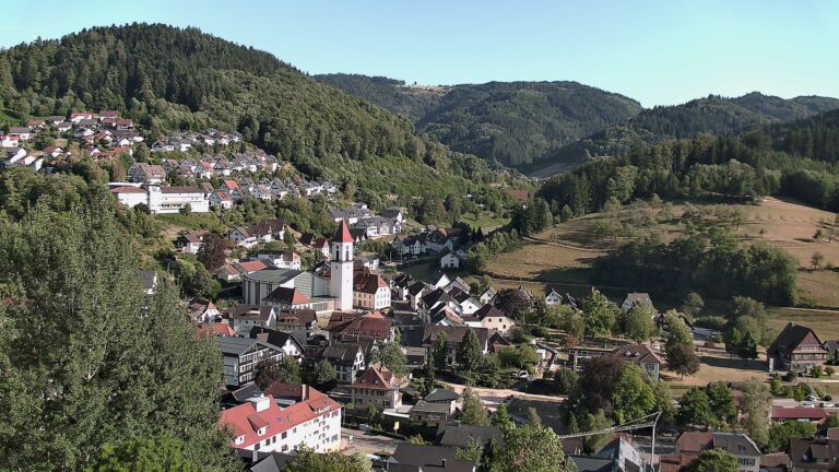 Dieses Bild zeigt eine Webcam-Aufnahme von Ottenhöfen, aufgenommen am Samstag, den 08.08.2026 um 18:20 Uhr
