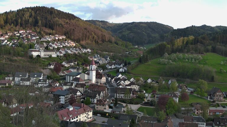 Dieses Bild zeigt eine Webcam-Aufnahme von Ottenhöfen, aufgenommen am Freitag, den 17.04.2026 um 19:50 Uhr