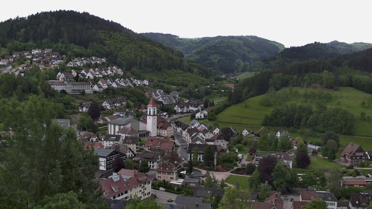 Dieses Bild zeigt eine Webcam-Aufnahme von Ottenhöfen, aufgenommen am Freitag, den 15.05.2026 um 16:40 Uhr
