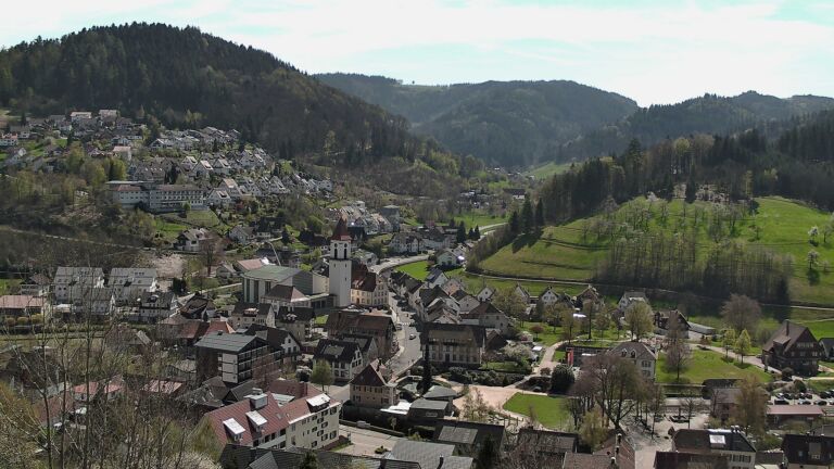 Dieses Bild zeigt eine Webcam-Aufnahme von Ottenhöfen, aufgenommen am Donnerstag, den 09.04.2026 um 13:40 Uhr