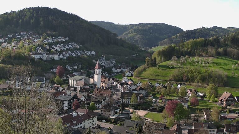 Dieses Bild zeigt eine Webcam-Aufnahme von Ottenhöfen, aufgenommen am Samstag, den 18.04.2026 um 08:50 Uhr