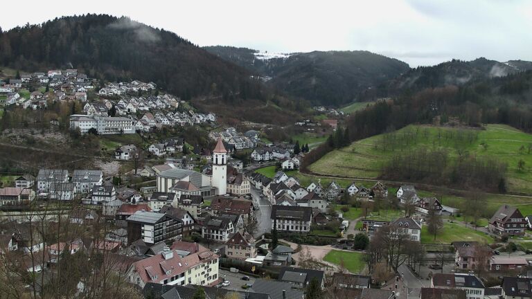 Dieses Bild zeigt eine Webcam-Aufnahme von Ottenhöfen, aufgenommen am Montag, den 30.03.2026 um 14:10 Uhr