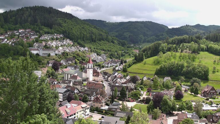 Dieses Bild zeigt eine Webcam-Aufnahme von Ottenhöfen, aufgenommen am Samstag, den 16.05.2026 um 14:10 Uhr
