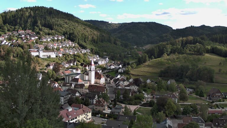 Dieses Bild zeigt eine Webcam-Aufnahme von Ottenhöfen, aufgenommen am Donnerstag, den 10.09.2026 um 17:10 Uhr
