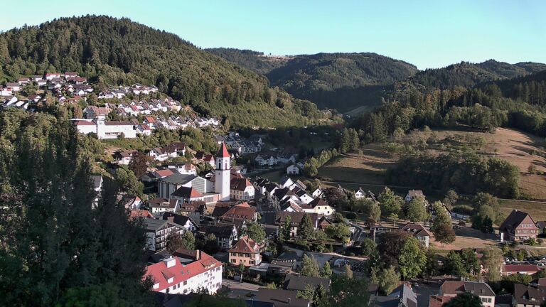 Dieses Bild zeigt eine Webcam-Aufnahme von Ottenhöfen, aufgenommen am Donnerstag, den 13.08.2026 um 19:30 Uhr