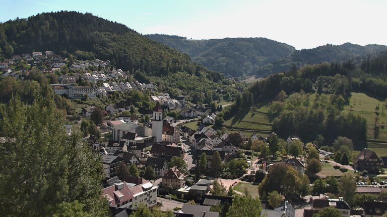 Dieses Bild zeigt eine Webcam-Aufnahme von Ottenhöfen, aufgenommen am Sonntag, den 27.09.2026 um 13:40 Uhr