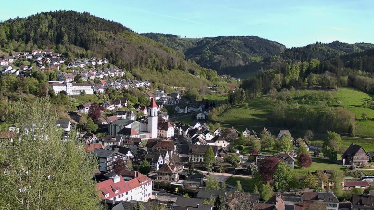 Dieses Bild zeigt eine Webcam-Aufnahme von Ottenhöfen, aufgenommen am Freitag, den 24.04.2026 um 18:40 Uhr