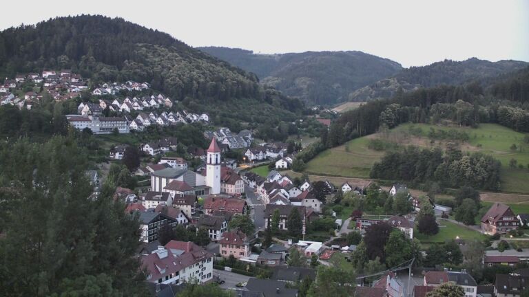 Dieses Bild zeigt eine Webcam-Aufnahme von Ottenhöfen, aufgenommen am Montag, den 22.06.2026 um 05:00 Uhr