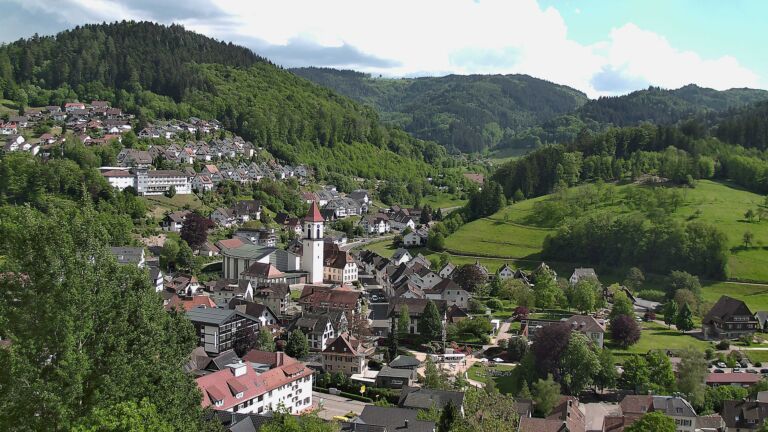Dieses Bild zeigt eine Webcam-Aufnahme von Ottenhöfen, aufgenommen am Samstag, den 09.05.2026 um 16:30 Uhr