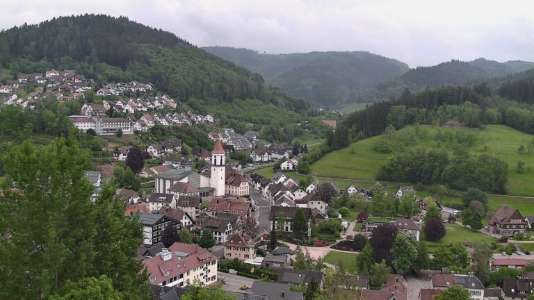 Dieses Bild zeigt eine Webcam-Aufnahme von Ottenhöfen, aufgenommen am Donnerstag, den 07.05.2026 um 16:10 Uhr