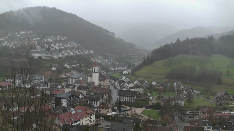 Dieses Bild zeigt eine Webcam-Aufnahme von Ottenhöfen, aufgenommen am Samstag, den 04.04.2026 um 08:30 Uhr