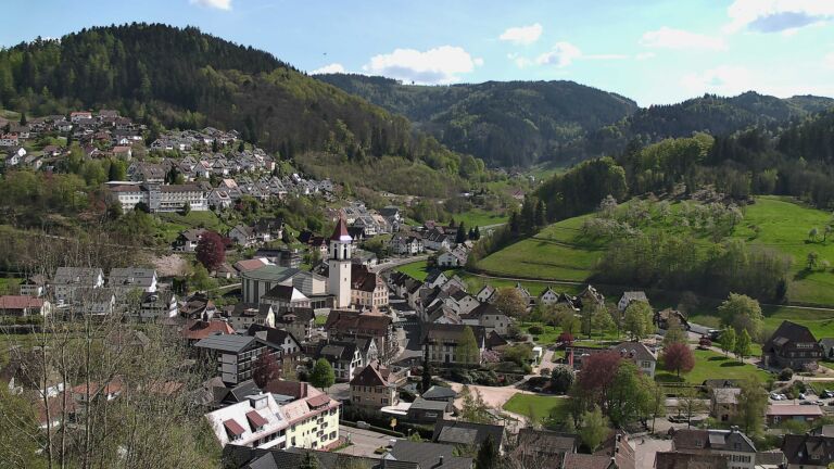 Dieses Bild zeigt eine Webcam-Aufnahme von Ottenhöfen, aufgenommen am Samstag, den 18.04.2026 um 15:20 Uhr