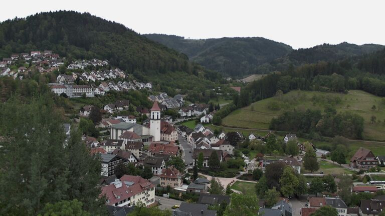 Dieses Bild zeigt eine Webcam-Aufnahme von Ottenhöfen, aufgenommen am Sonntag, den 13.09.2026 um 17:40 Uhr