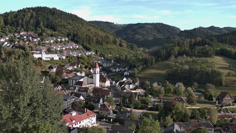 Dieses Bild zeigt eine Webcam-Aufnahme von Ottenhöfen, aufgenommen am Sonntag, den 06.09.2026 um 18:30 Uhr