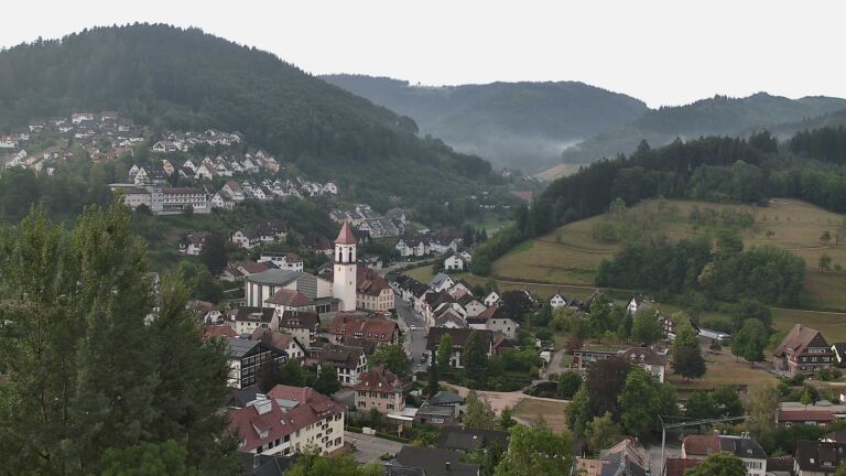 Dieses Bild zeigt eine Webcam-Aufnahme von Ottenhöfen, aufgenommen am Samstag, den 01.08.2026 um 07:50 Uhr