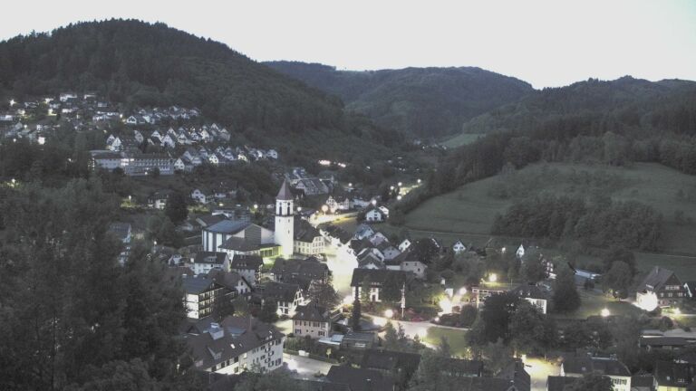 Dieses Bild zeigt eine Webcam-Aufnahme von Ottenhöfen, aufgenommen am Sonntag, den 17.05.2026 um 05:00 Uhr