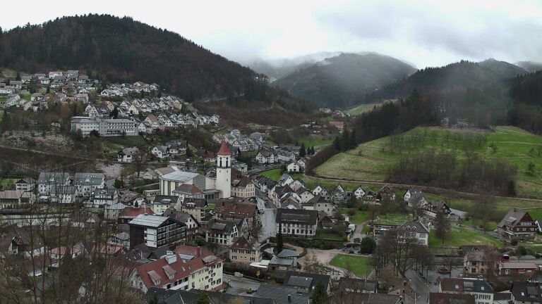 Dieses Bild zeigt eine Webcam-Aufnahme von Ottenhöfen, aufgenommen am Montag, den 30.03.2026 um 13:50 Uhr