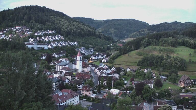 Dieses Bild zeigt eine Webcam-Aufnahme von Ottenhöfen, aufgenommen am Samstag, den 20.06.2026 um 05:00 Uhr