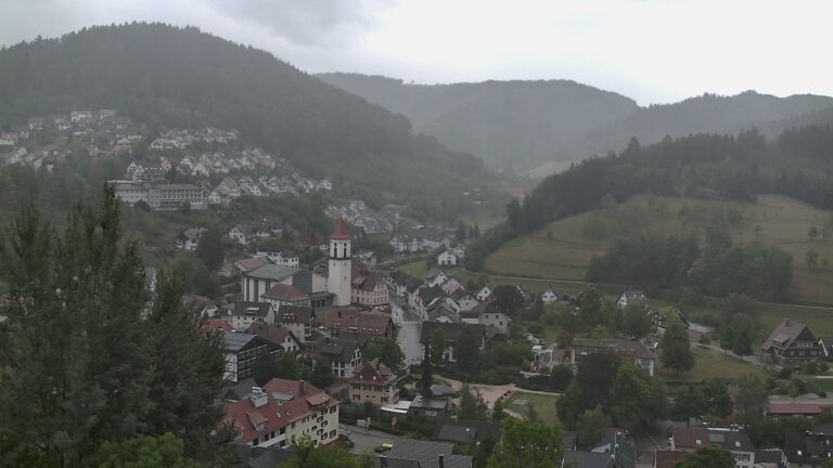 Dieses Bild zeigt eine Webcam-Aufnahme von Ottenhöfen, aufgenommen am Montag, den 31.08.2026 um 18:00 Uhr