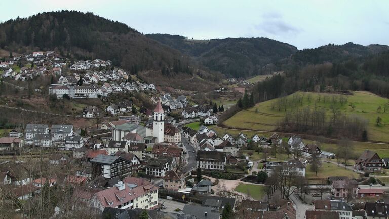 Dieses Bild zeigt eine Webcam-Aufnahme von Ottenhöfen, aufgenommen am Freitag, den 13.02.2026 um 15:00 Uhr