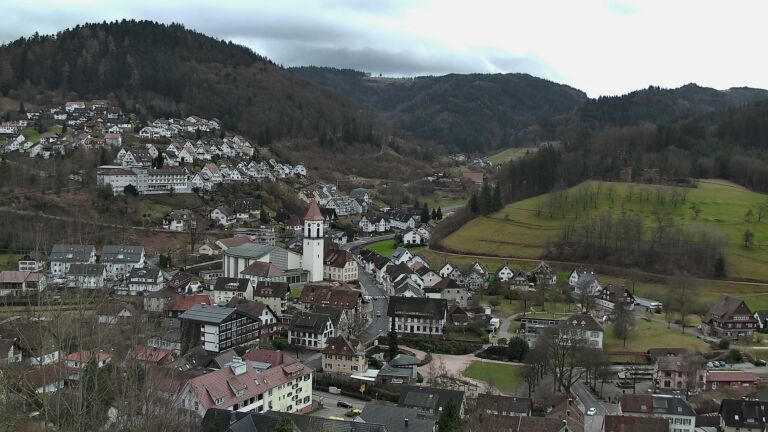 Dieses Bild zeigt eine Webcam-Aufnahme von Ottenhöfen, aufgenommen am Montag, den 16.02.2026 um 13:40 Uhr