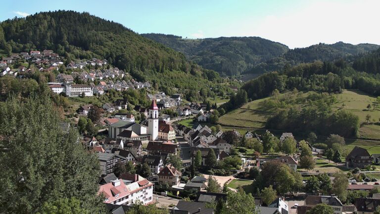 Dieses Bild zeigt eine Webcam-Aufnahme von Ottenhöfen, aufgenommen am Freitag, den 11.09.2026 um 16:00 Uhr