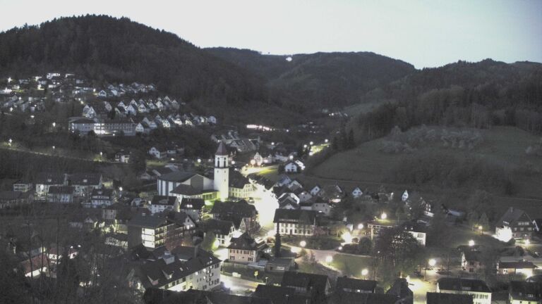 Dieses Bild zeigt eine Webcam-Aufnahme von Ottenhöfen, aufgenommen am Freitag, den 17.04.2026 um 05:50 Uhr