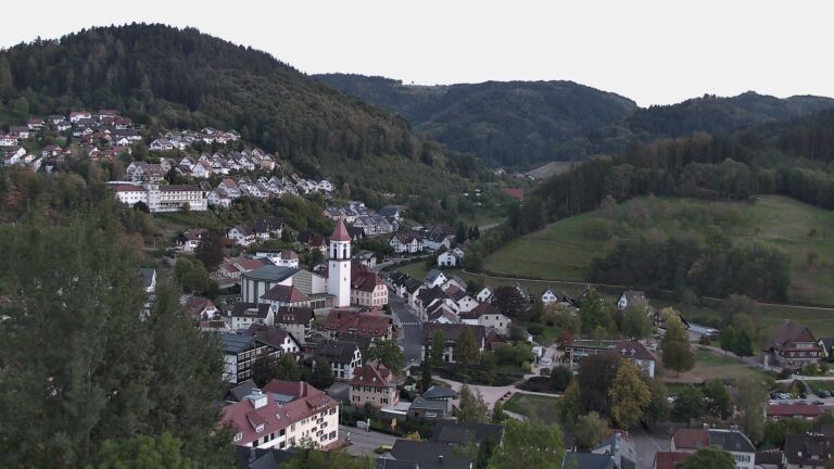 Dieses Bild zeigt eine Webcam-Aufnahme von Ottenhöfen, aufgenommen am Sonntag, den 27.09.2026 um 19:20 Uhr