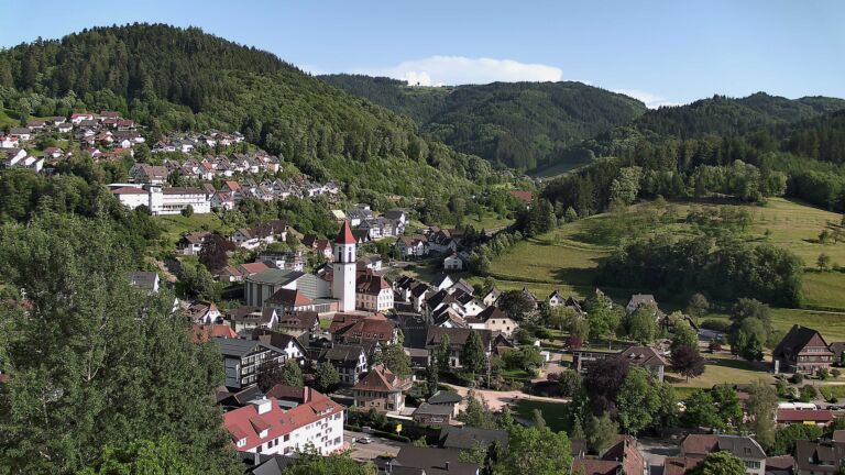 Dieses Bild zeigt eine Webcam-Aufnahme von Ottenhöfen, aufgenommen am Donnerstag, den 28.05.2026 um 18:20 Uhr