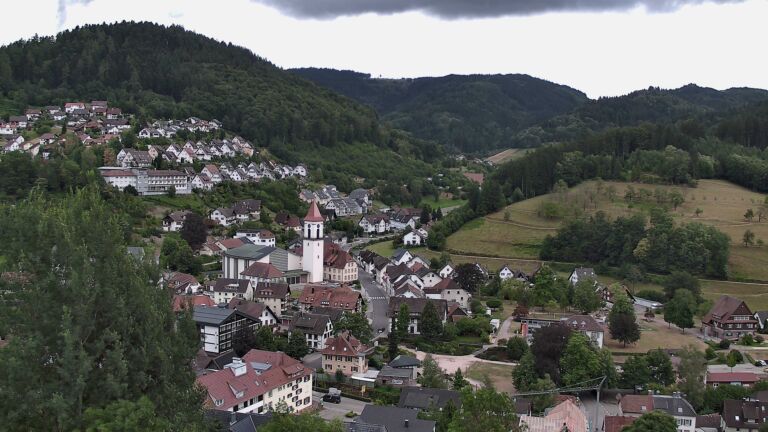 Dieses Bild zeigt eine Webcam-Aufnahme von Ottenhöfen, aufgenommen am Freitag, den 17.07.2026 um 19:50 Uhr