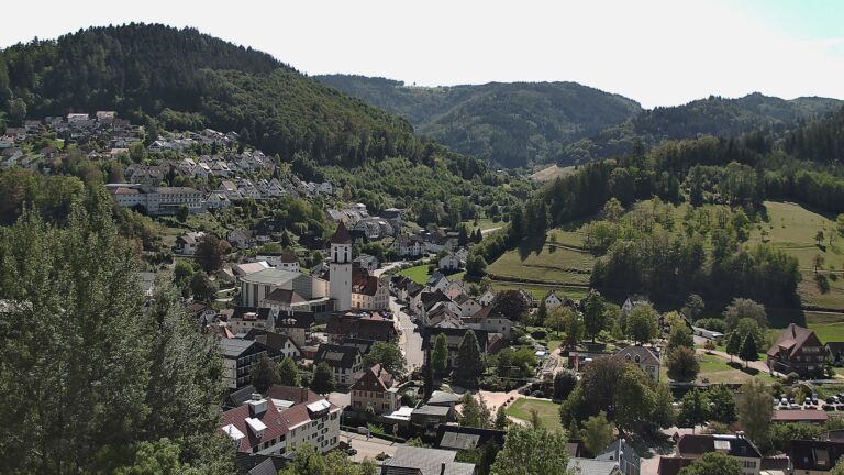 Dieses Bild zeigt eine Webcam-Aufnahme von Ottenhöfen, aufgenommen am Samstag, den 12.09.2026 um 13:10 Uhr
