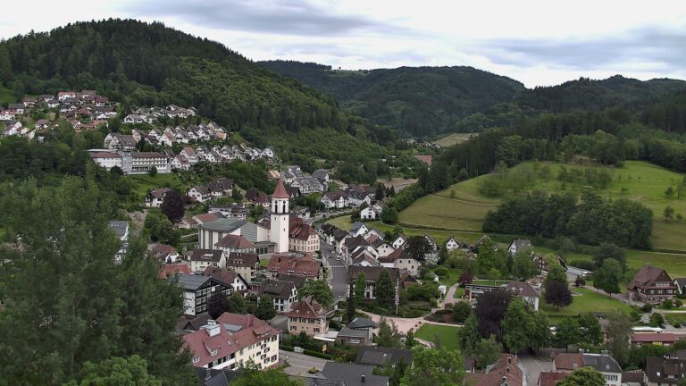 Dieses Bild zeigt eine Webcam-Aufnahme von Ottenhöfen, aufgenommen am Samstag, den 06.06.2026 um 18:20 Uhr