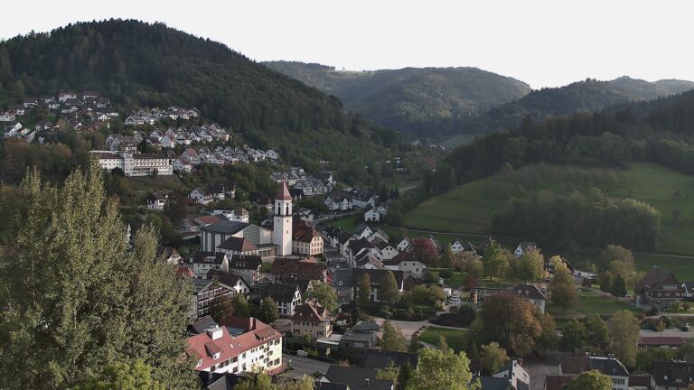 Dieses Bild zeigt eine Webcam-Aufnahme von Ottenhöfen, aufgenommen am Montag, den 19.10.2026 um 16:50 Uhr