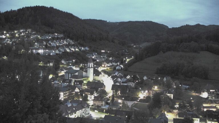 Dieses Bild zeigt eine Webcam-Aufnahme von Ottenhöfen, aufgenommen am Freitag, den 09.10.2026 um 19:20 Uhr