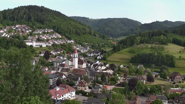 Dieses Bild zeigt eine Webcam-Aufnahme von Ottenhöfen, aufgenommen am Sonntag, den 24.05.2026 um 18:50 Uhr