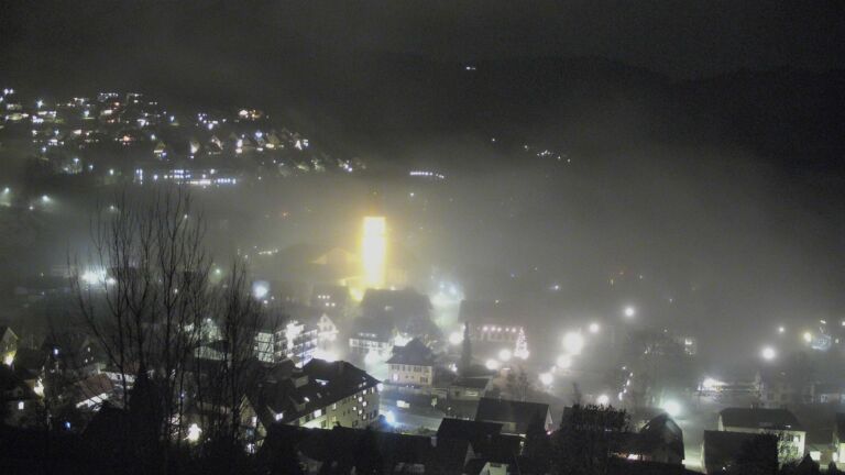 Dieses Bild zeigt eine Webcam-Aufnahme von Ottenhöfen, aufgenommen am Montag, den 15.12.2025 um 18:30 Uhr